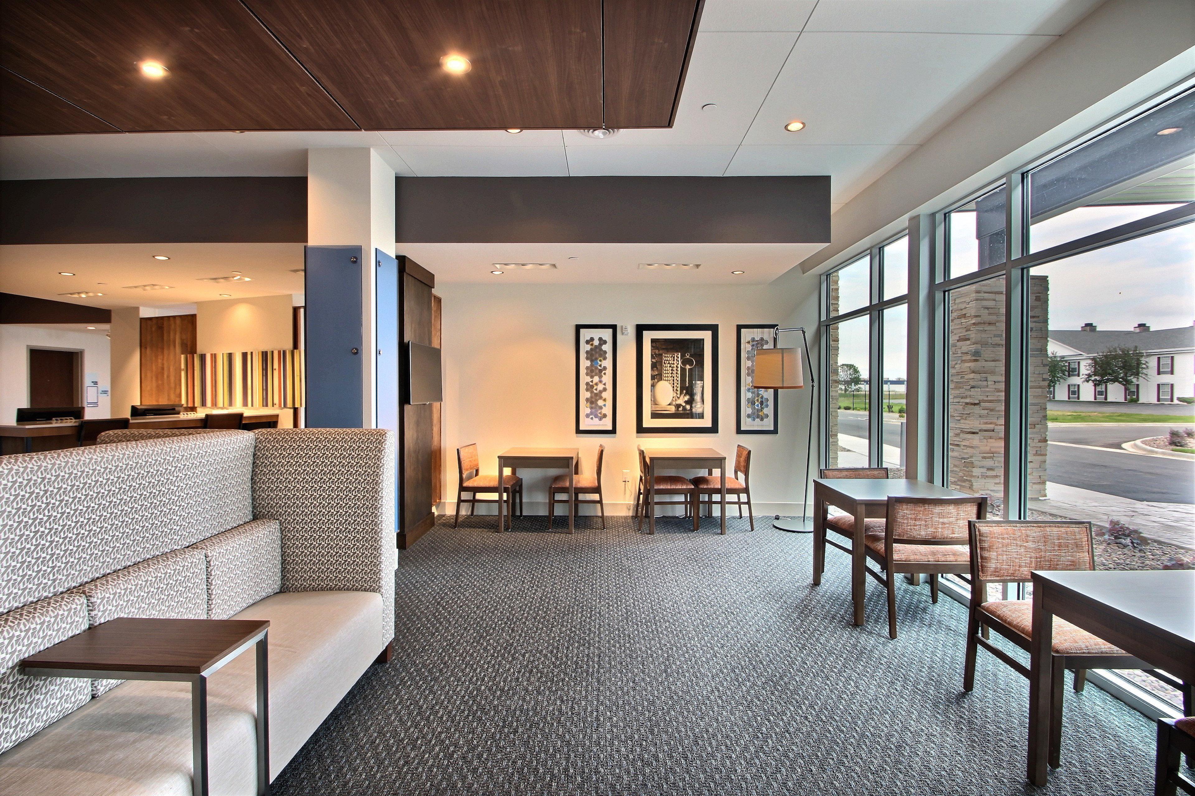 Holiday Inn Express & Suites Fond Du Lac By Ihg Exterior photo