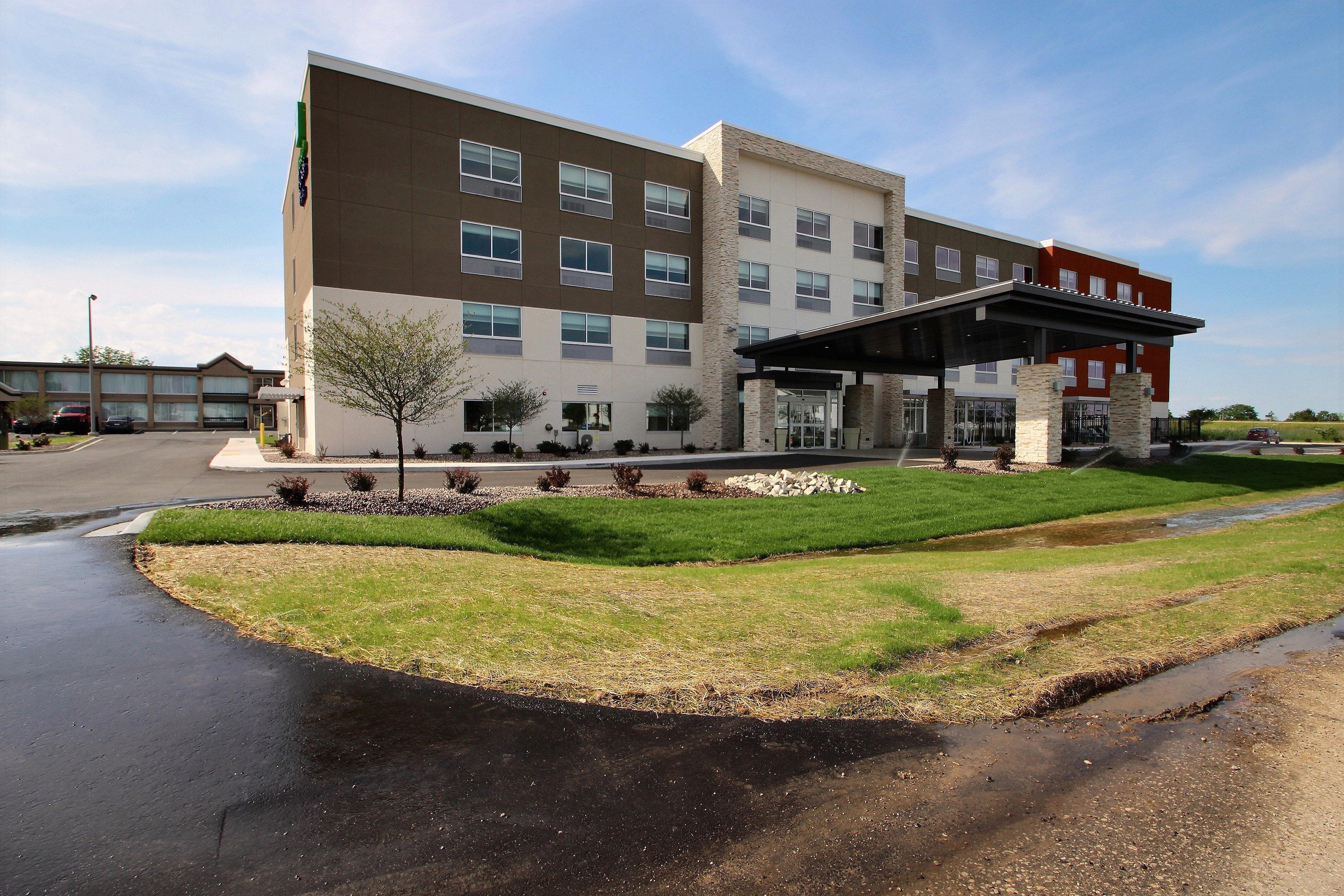 Holiday Inn Express & Suites Fond Du Lac By Ihg Exterior photo