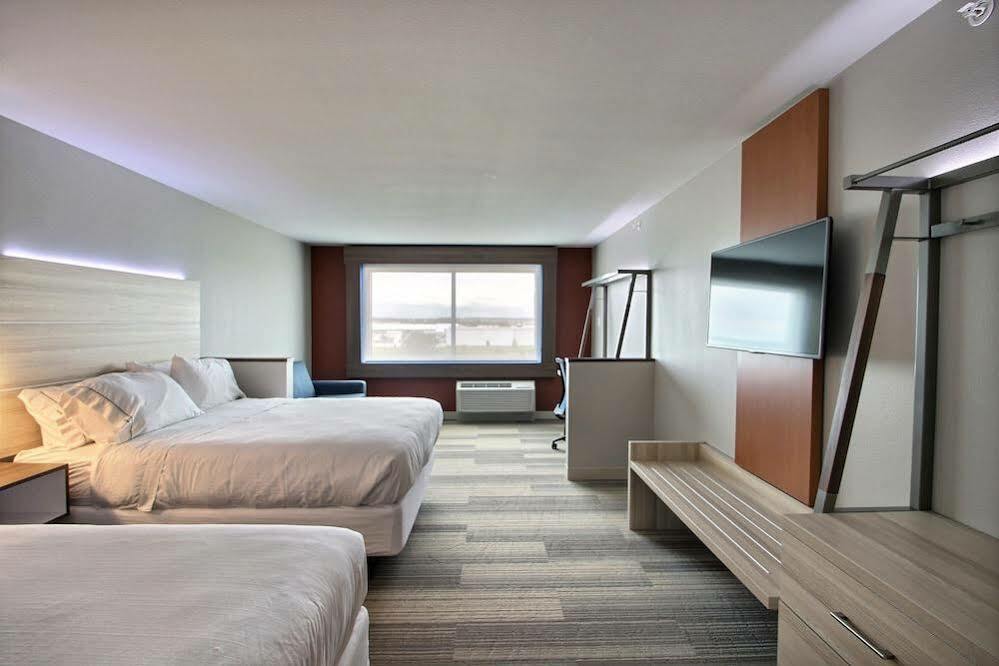 Holiday Inn Express & Suites Fond Du Lac By Ihg Exterior photo