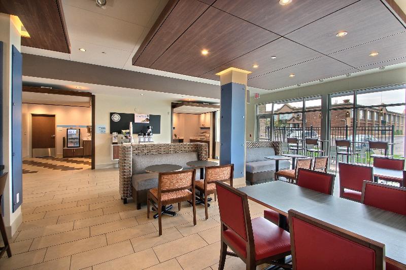Holiday Inn Express & Suites Fond Du Lac By Ihg Exterior photo